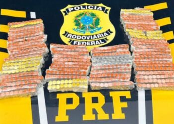 Passageiro é preso com 710 ampolas de remédio para emagrecer escondidas em frascos de perfume em SP