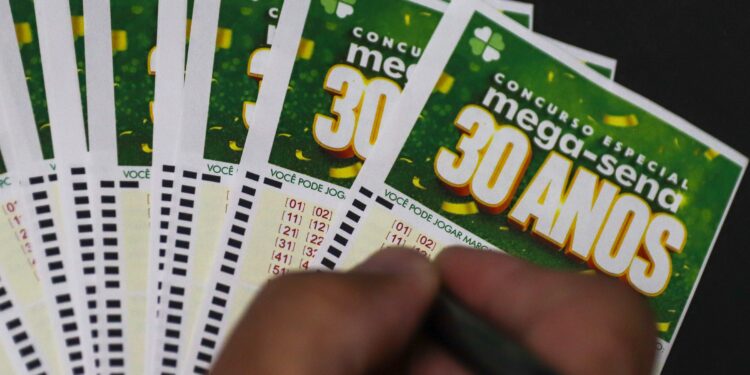 Mega-Sena 30 anos: seis apostas feitas na Baixada Santista ficam a um número do prêmio milionário